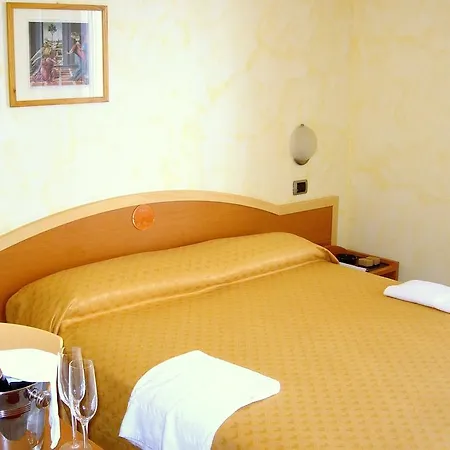 Hotell La Perla 3*