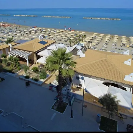 Ξενοδοχείο La Perla 3*