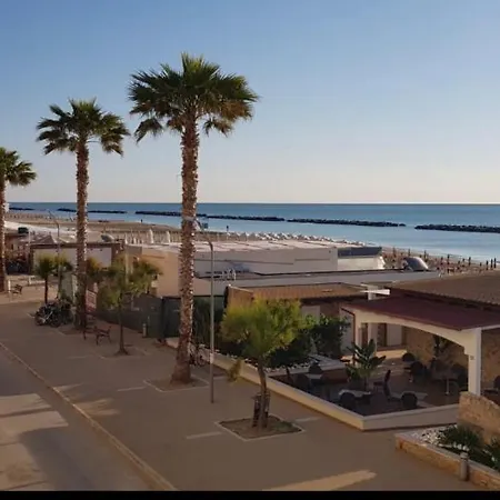 La Perla Hotel